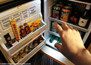 frigobar-de-hotel-una-tentacion-para-pasajeros